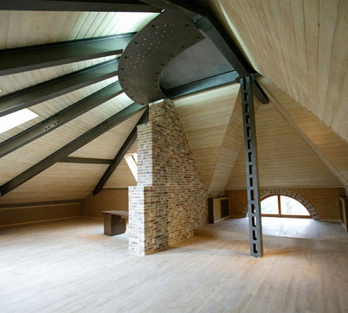 Піднята дах обладнується вертикальними віконними конструкціями