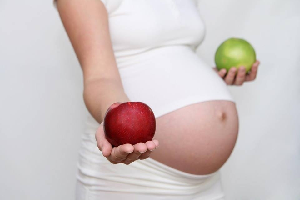Якщо яблука два - майбутня мама натякає, що володіє і тим, і іншим якістю