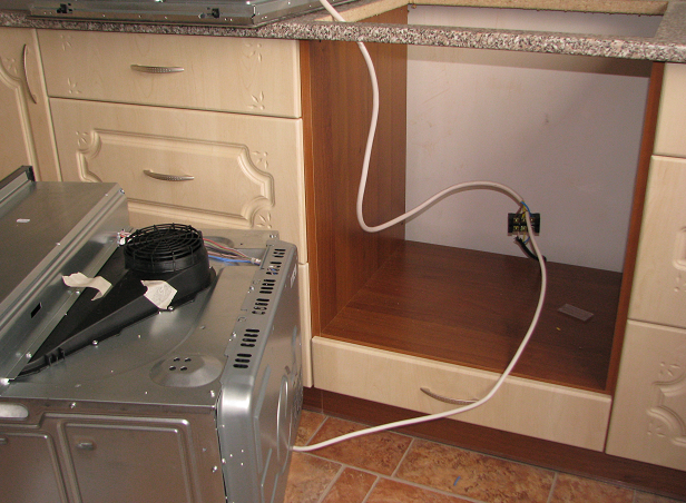 Найчастіше використовують корпус техніки, що вбудовується в кухонний гарнітур, що дозволяє зберегти інтер'єр кухні і заощадити вільну площу кімнати