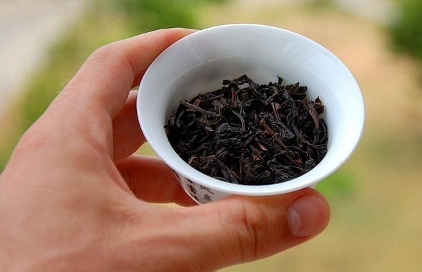 Найменування цього   китайського чаю   можна перевести як «Великий халат червоного кольору»