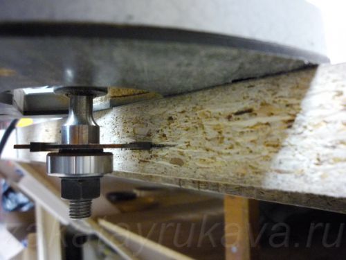 Фрезерування паза під кант 32 мм в стільниці товщиною 26 мм (паз має зміщення вниз щодо центру торця)