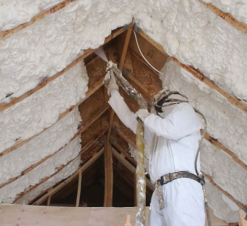 Основний функцій даху будь-якого будинку є здатність утримання вологи і збереження тепла в будинку