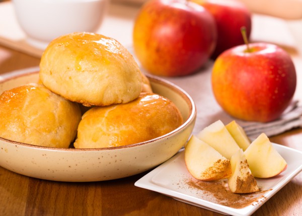 Пиріжки з яблуками - настільки просте і традиційне блюдо, що у тебе напевно вже є свій улюблений рецепт