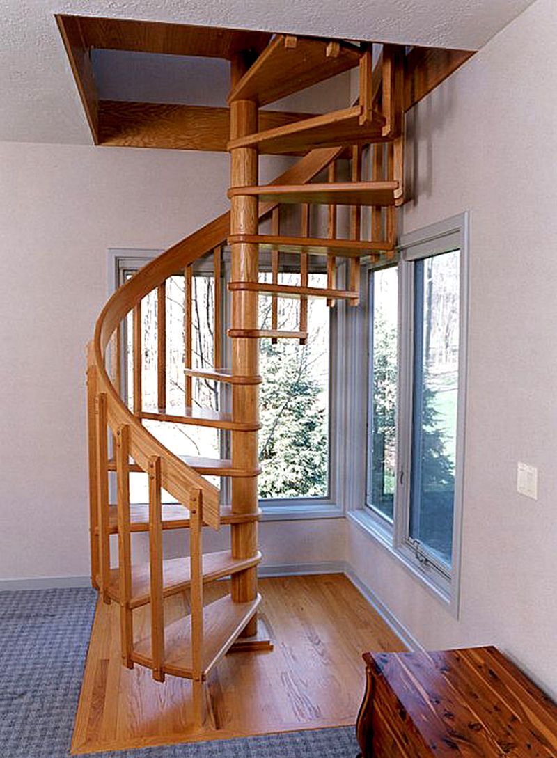 Не слід встановлювати сходи без   перил   в будинку, де проживають маленькі діти, люди похилого віку